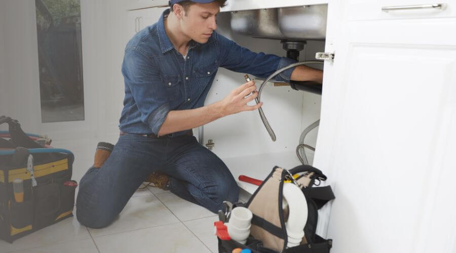 Expert burst pipe repair services in Zellwood, FL